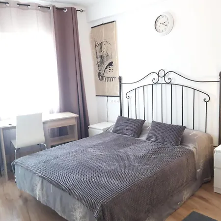 Appartamento Dormitorio Acogedor En El Centro En Piso Compartido Con Bano Privado